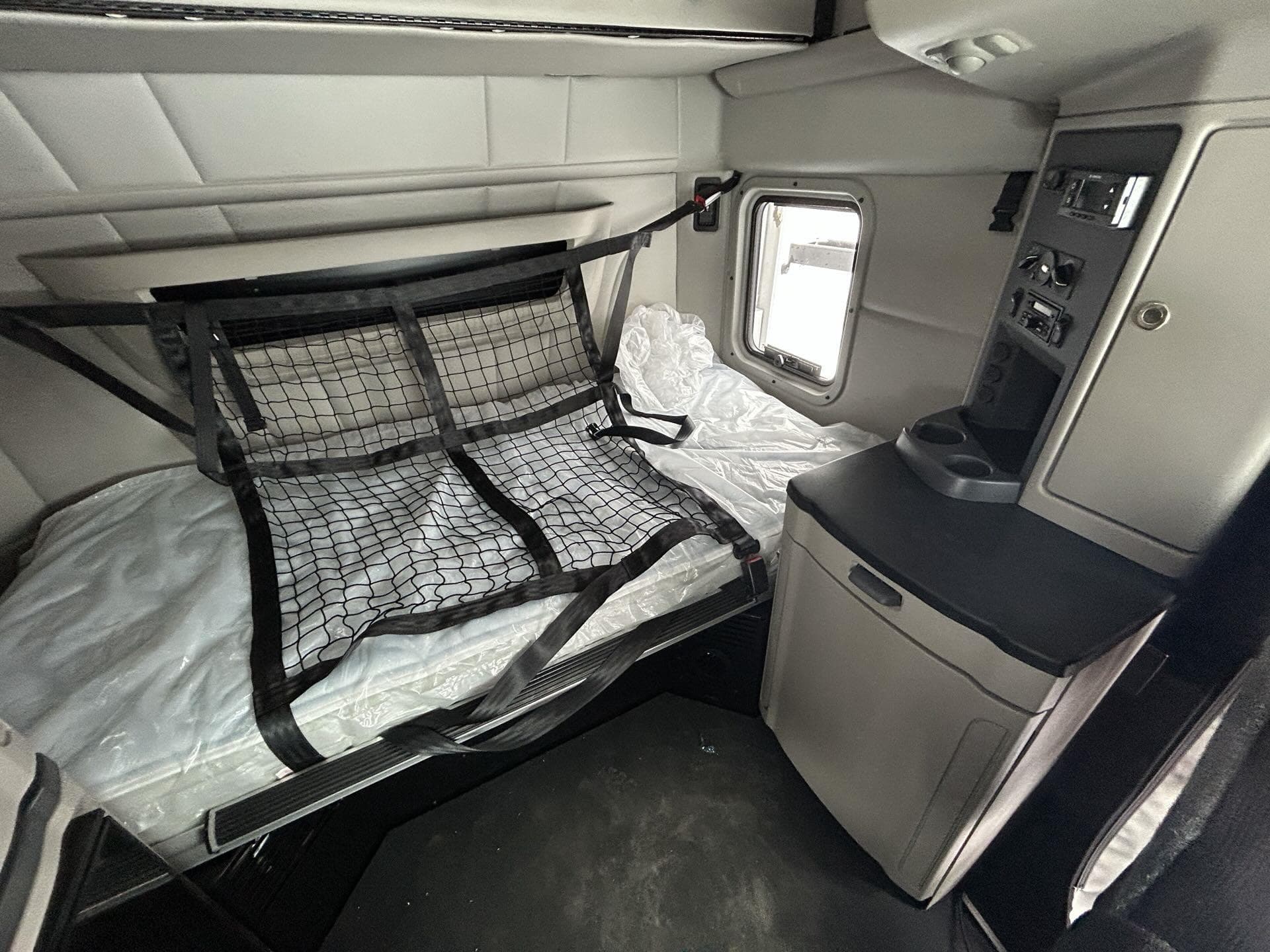 2026 Peterbilt 579 — photo 5