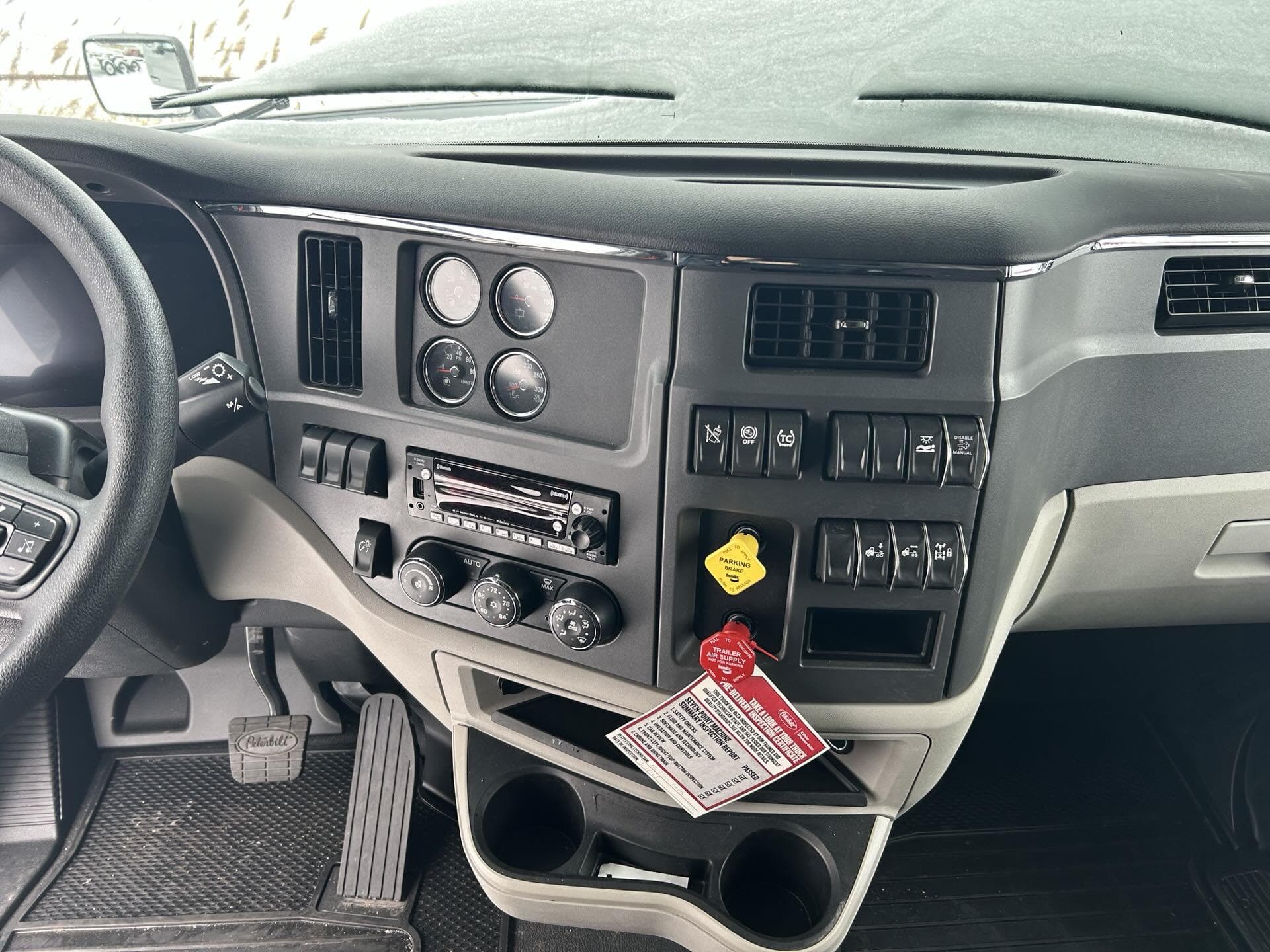 2026 Peterbilt 579 — photo 8