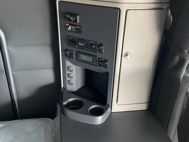 2026 Peterbilt 567 — photo 7