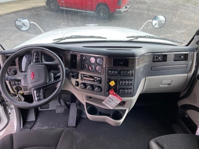 2026 Peterbilt 567 — photo 9