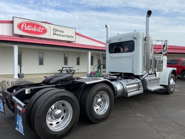2023 Peterbilt 389 — photo 4