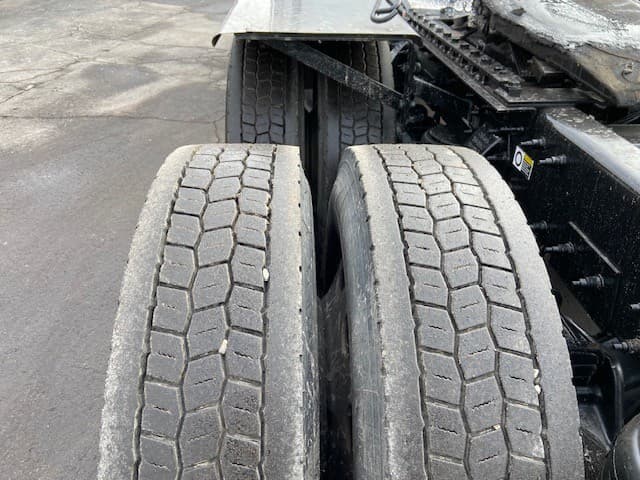 2023 Peterbilt 389 — photo 6