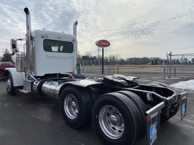 2023 Peterbilt 389 — photo 5