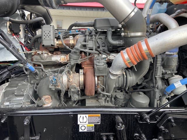 2023 Peterbilt 389 — photo 9