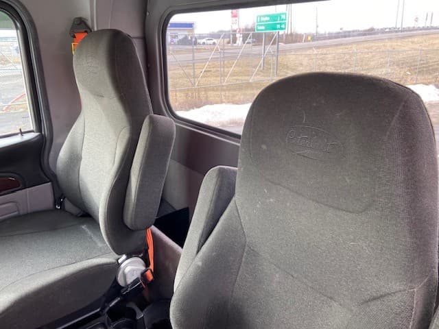2023 Peterbilt 389 — photo 12