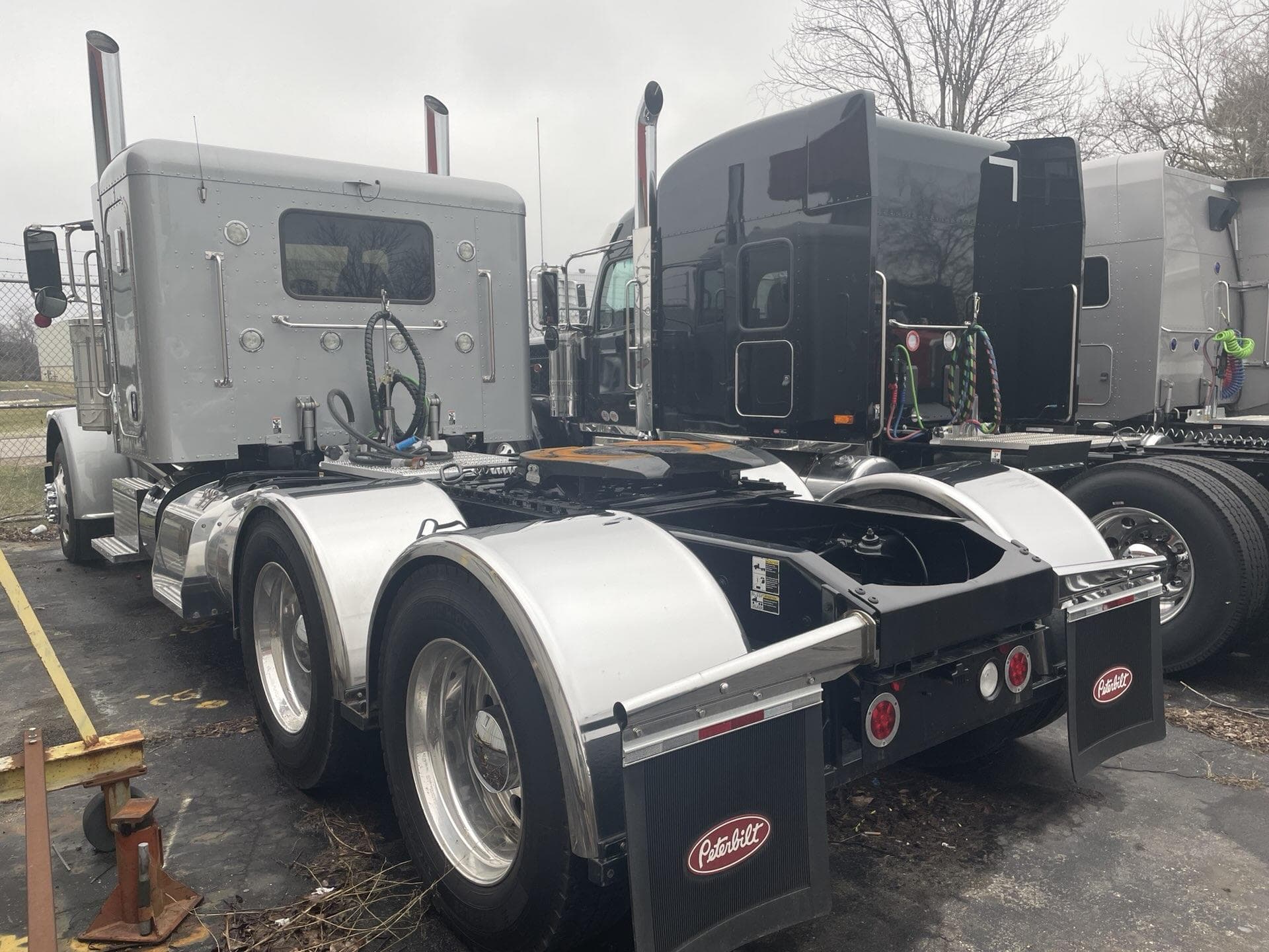 2023 Peterbilt 389 — photo 4