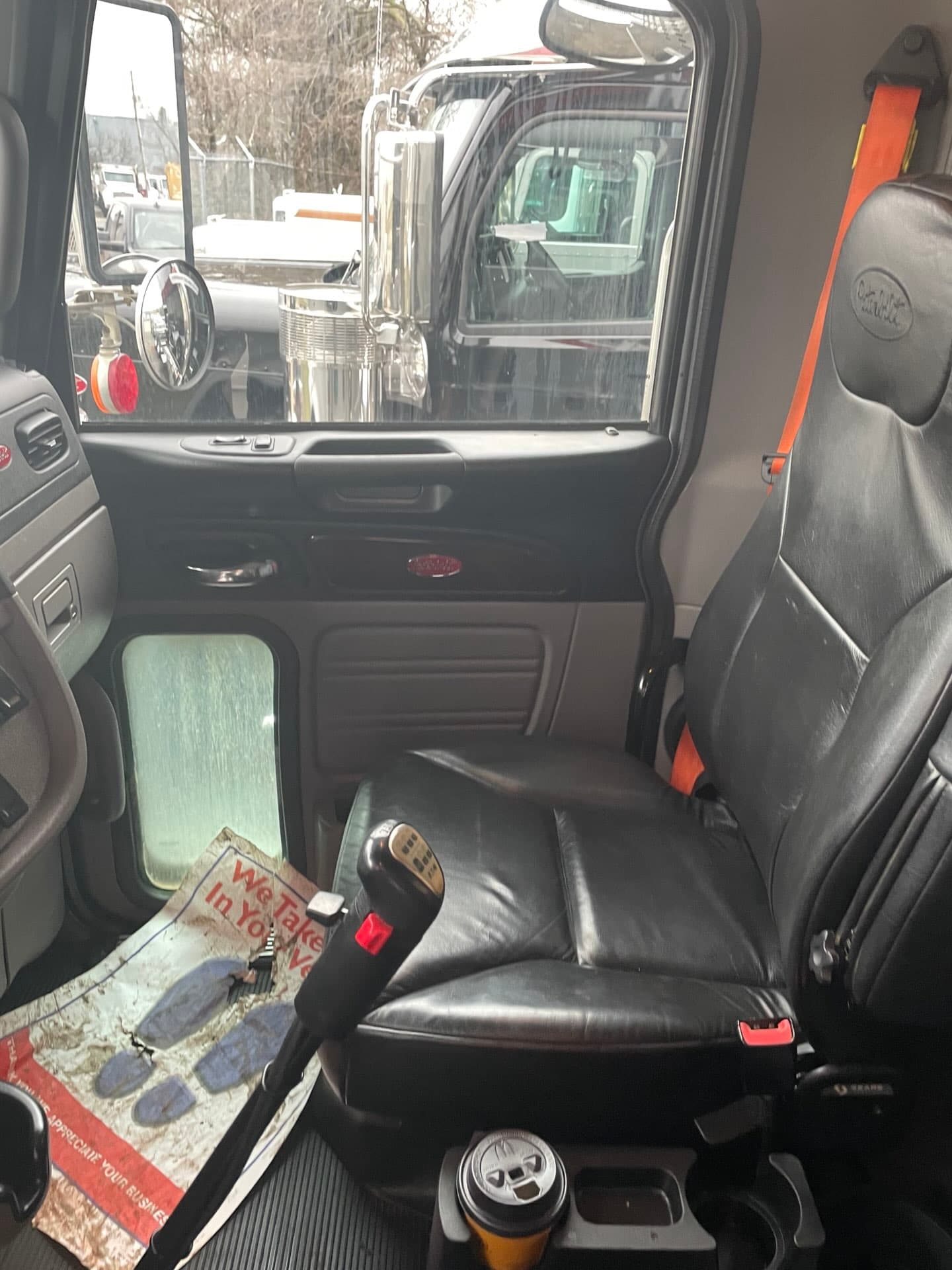 2023 Peterbilt 389 — photo 14