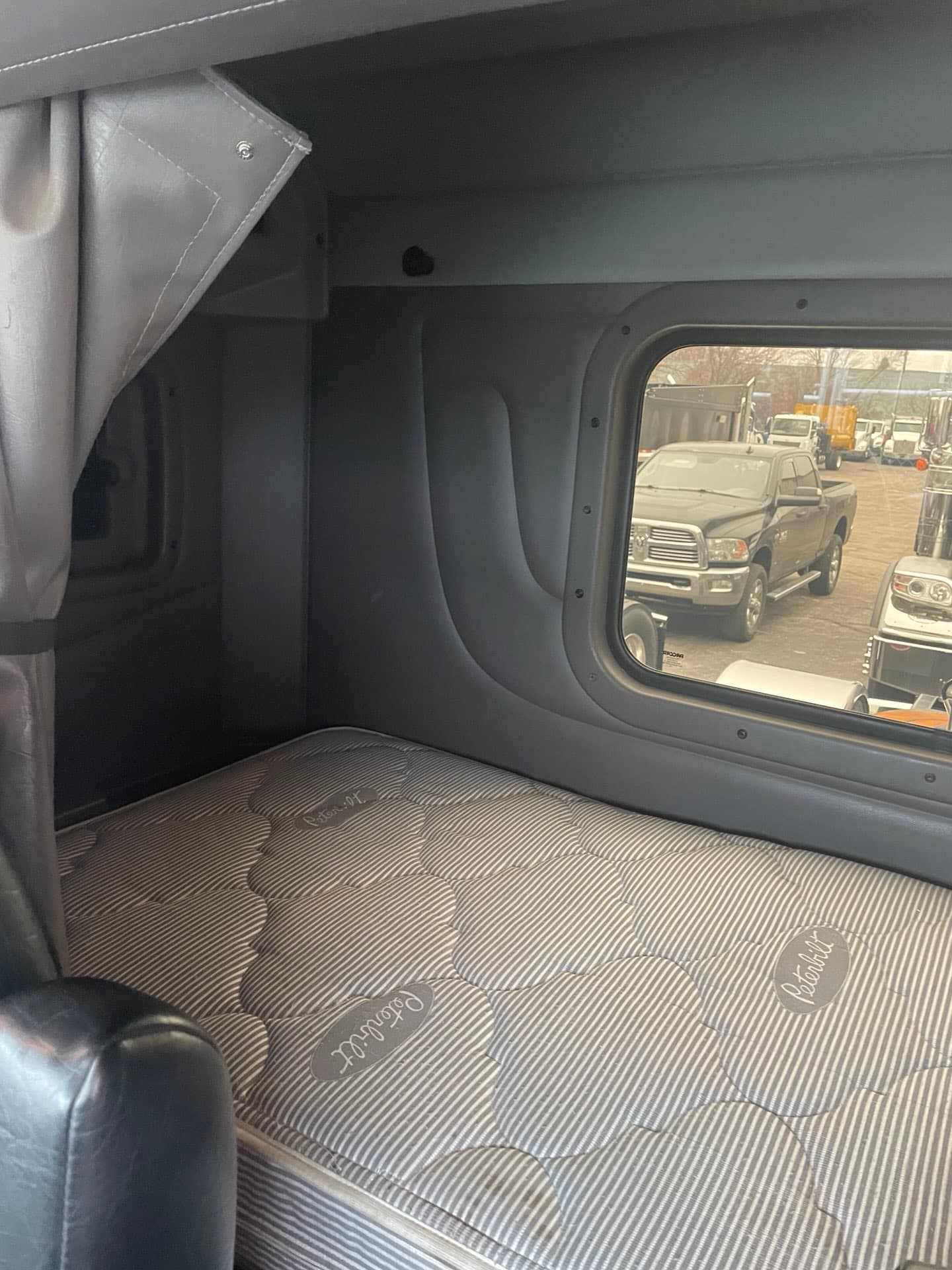 2023 Peterbilt 389 — photo 15