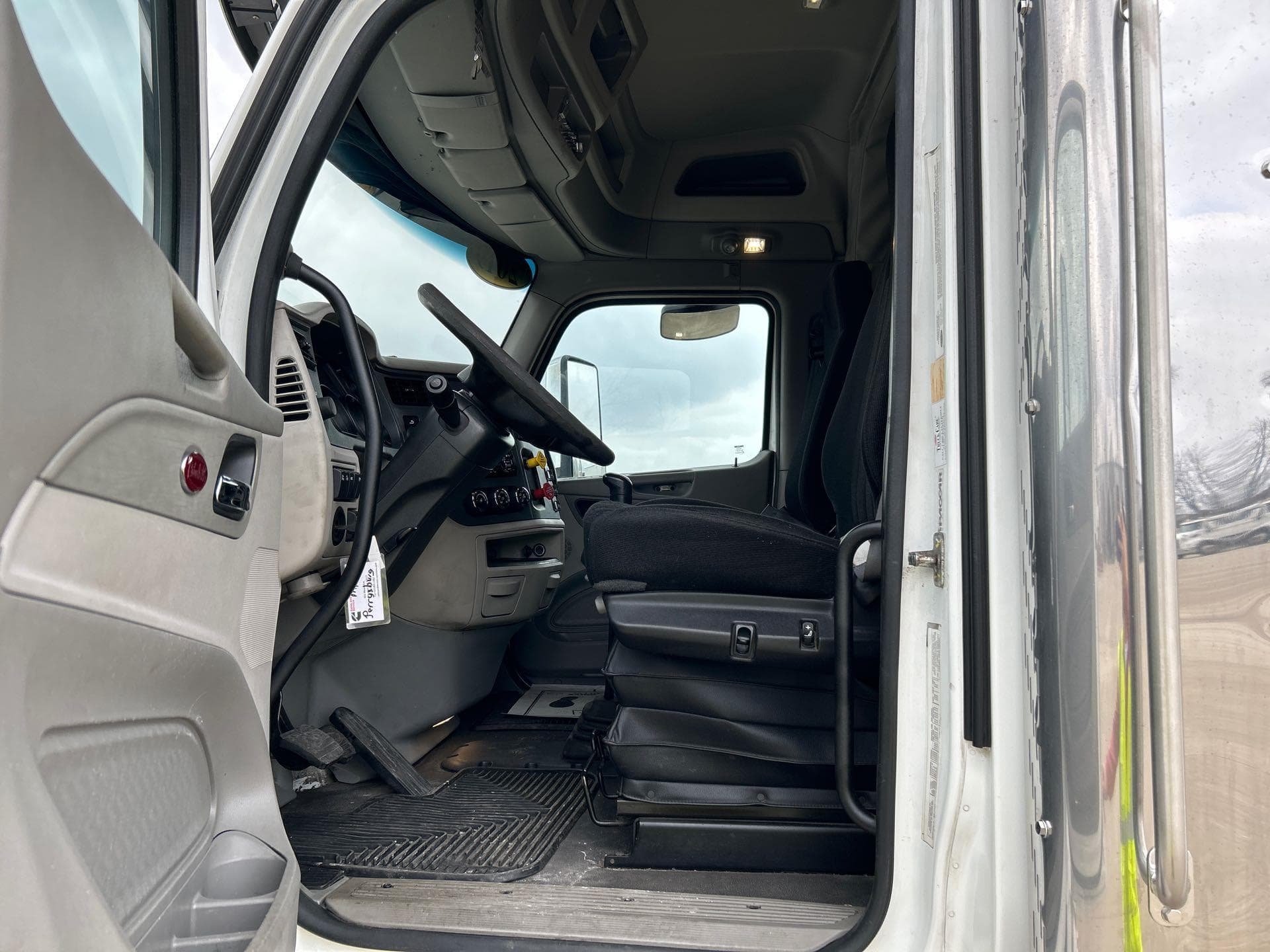 2019 Peterbilt 567 — photo 8