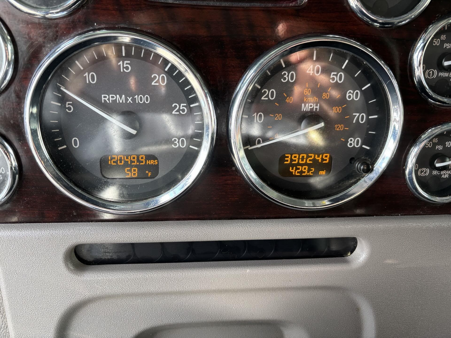 2020 Peterbilt 389 — photo 10