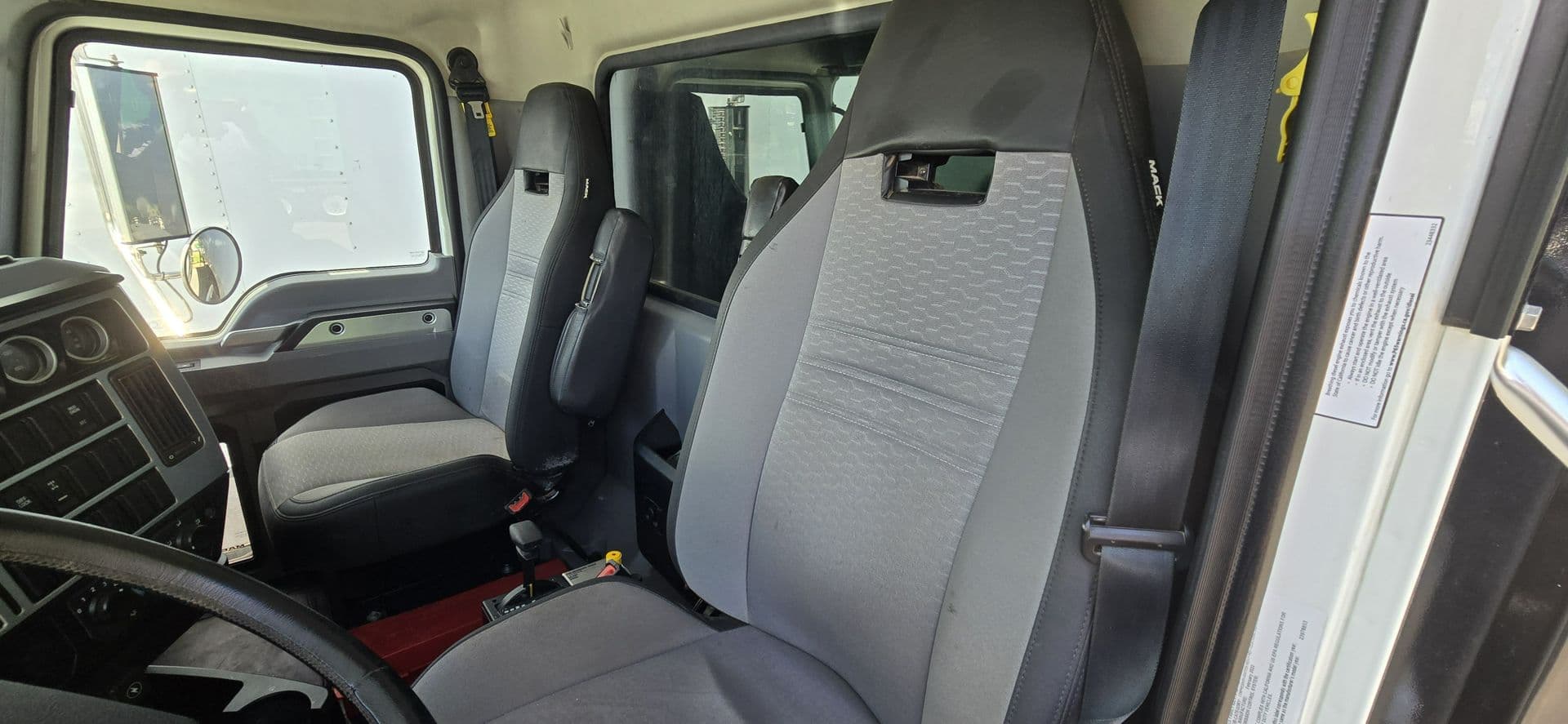 2023 Mack Granite — photo 9