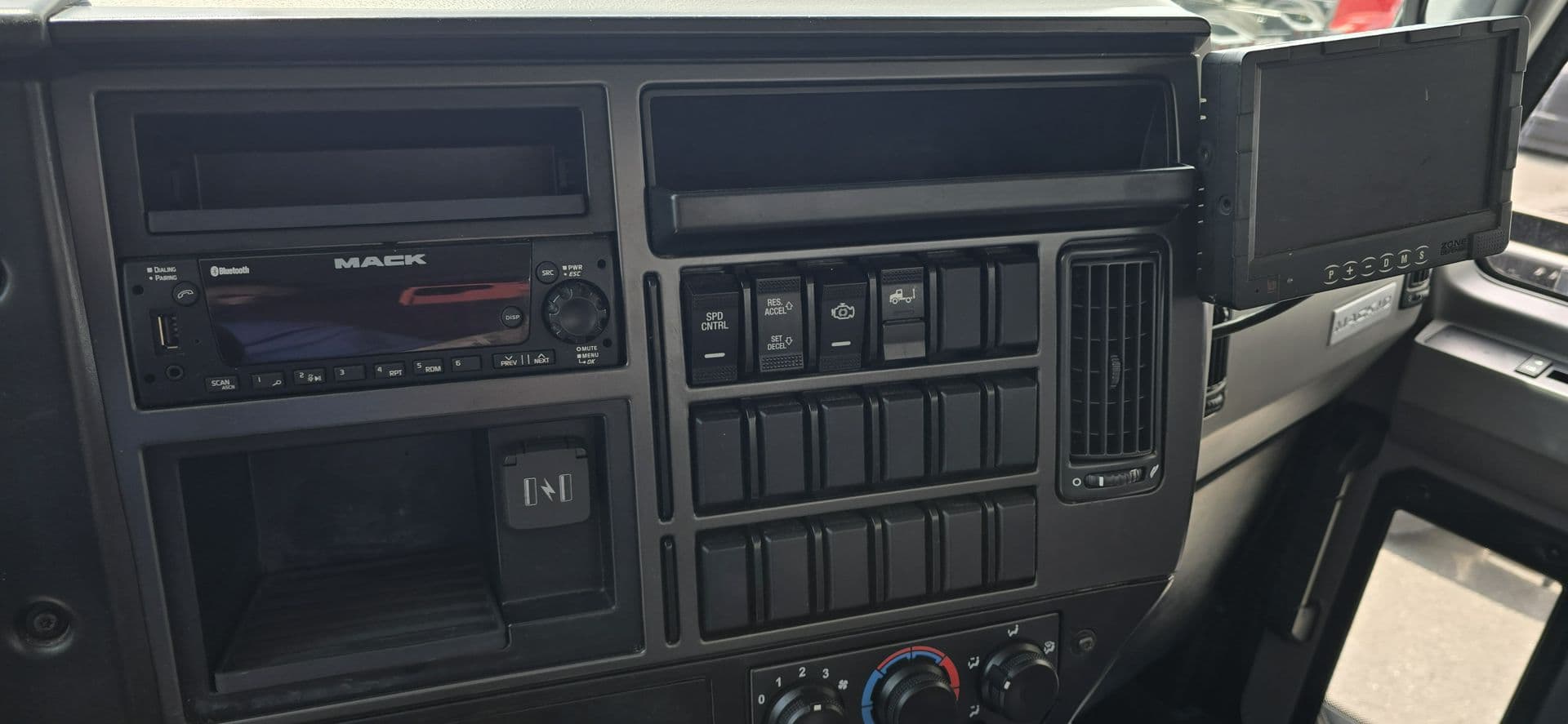 2022 Mack MD — photo 19