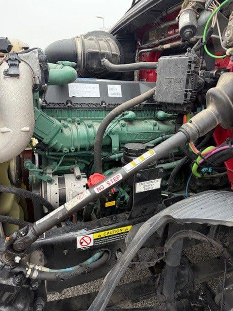 2022 Volvo VNR 640 — photo 16