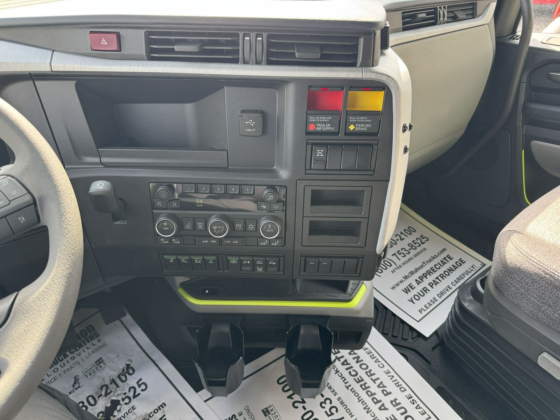 2027 Volvo VNL 860 — photo 9