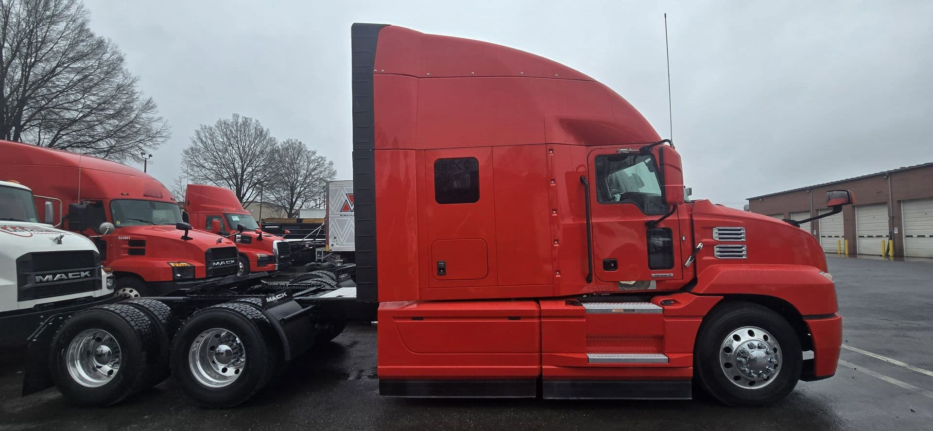 2023 Mack Anthem — photo 3