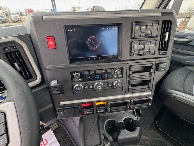 2027 Mack Anthem — photo 7