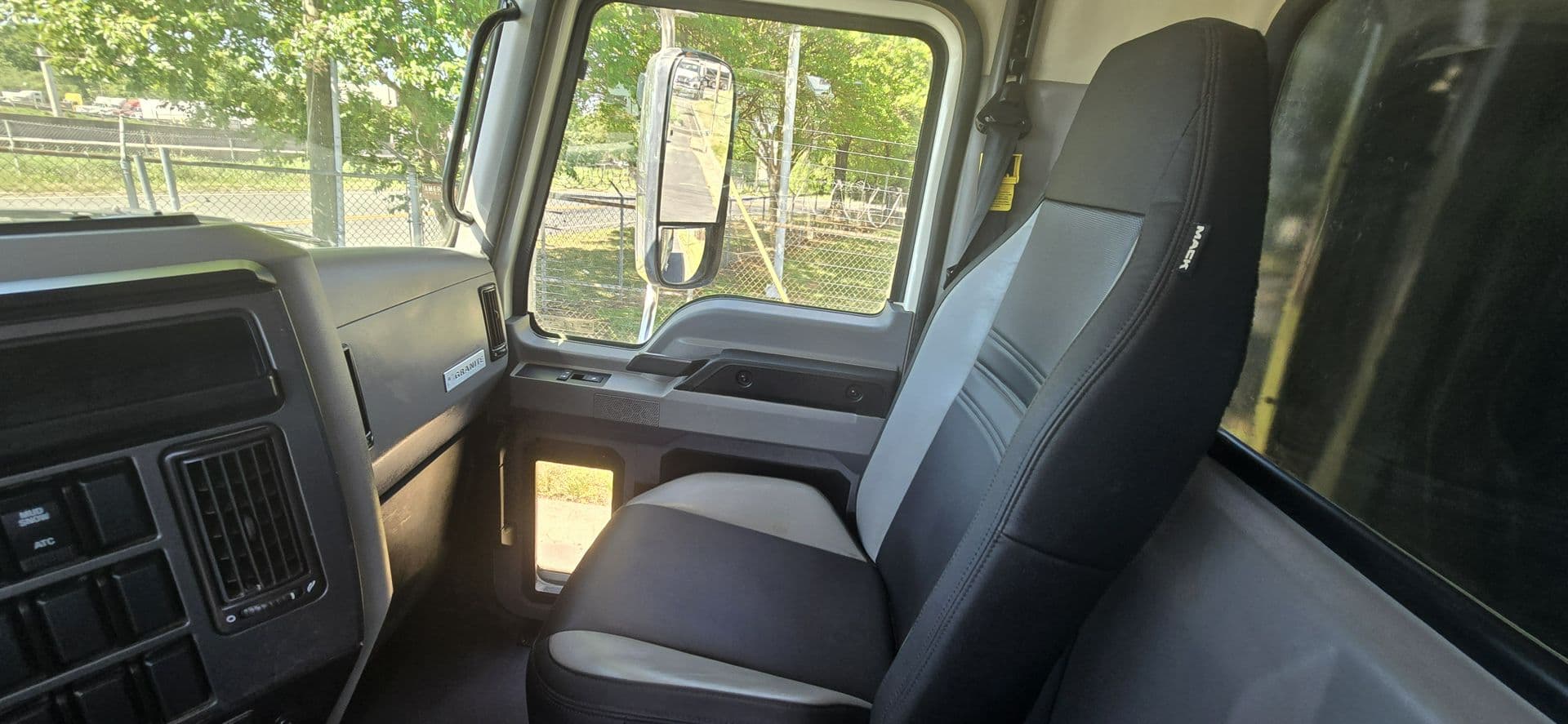 2024 Mack Granite — photo 33