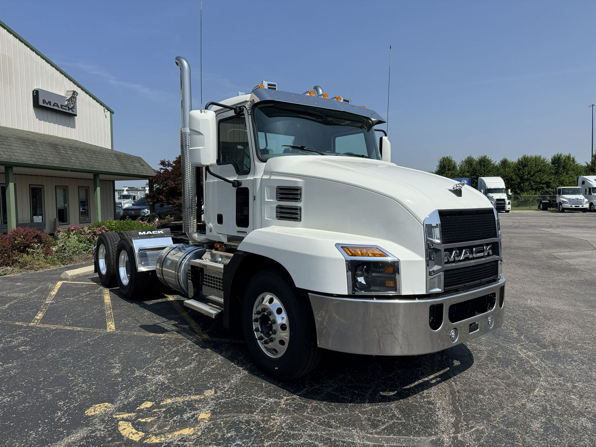 2026 Mack Anthem — photo 5