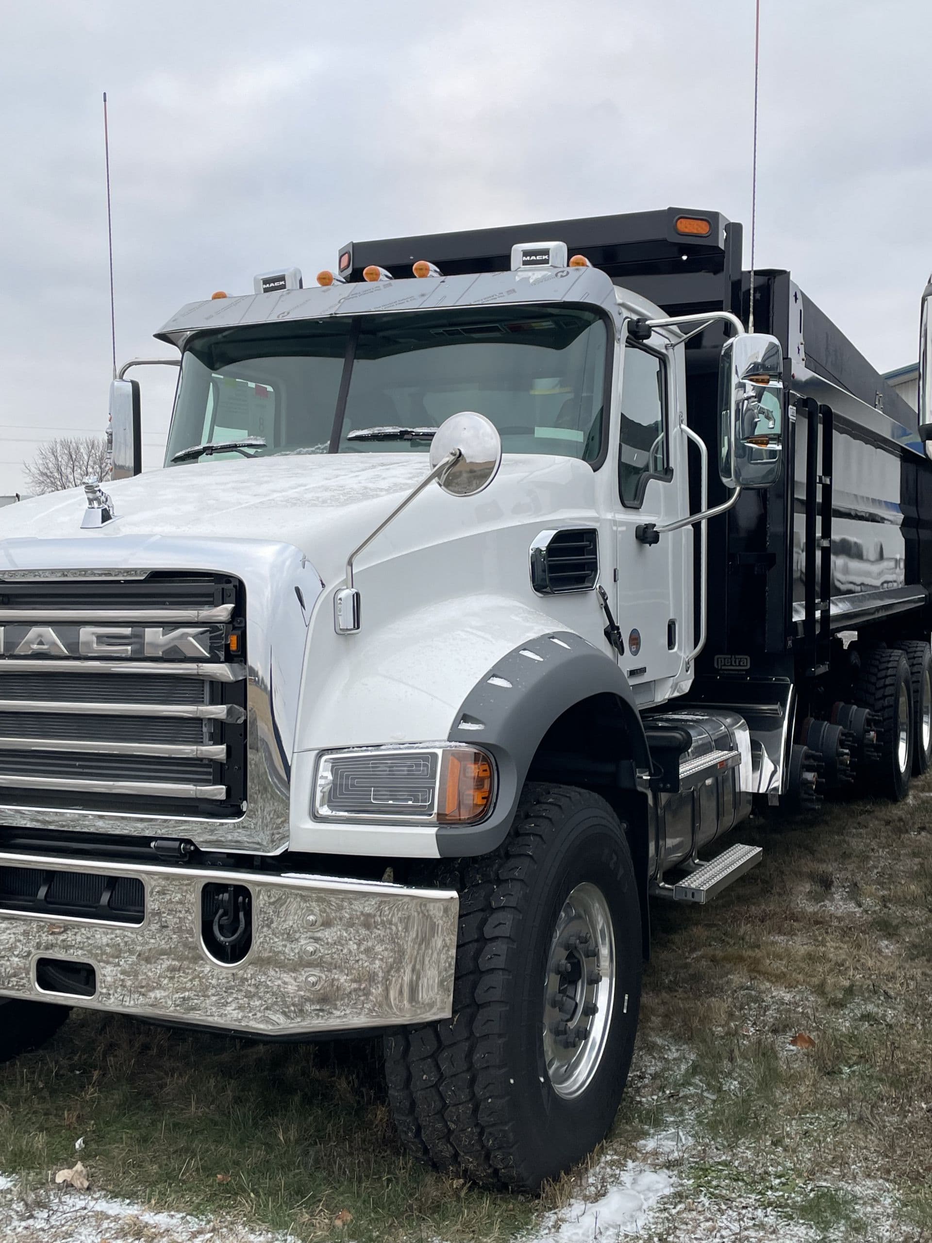 2026 Mack Granite — photo 2