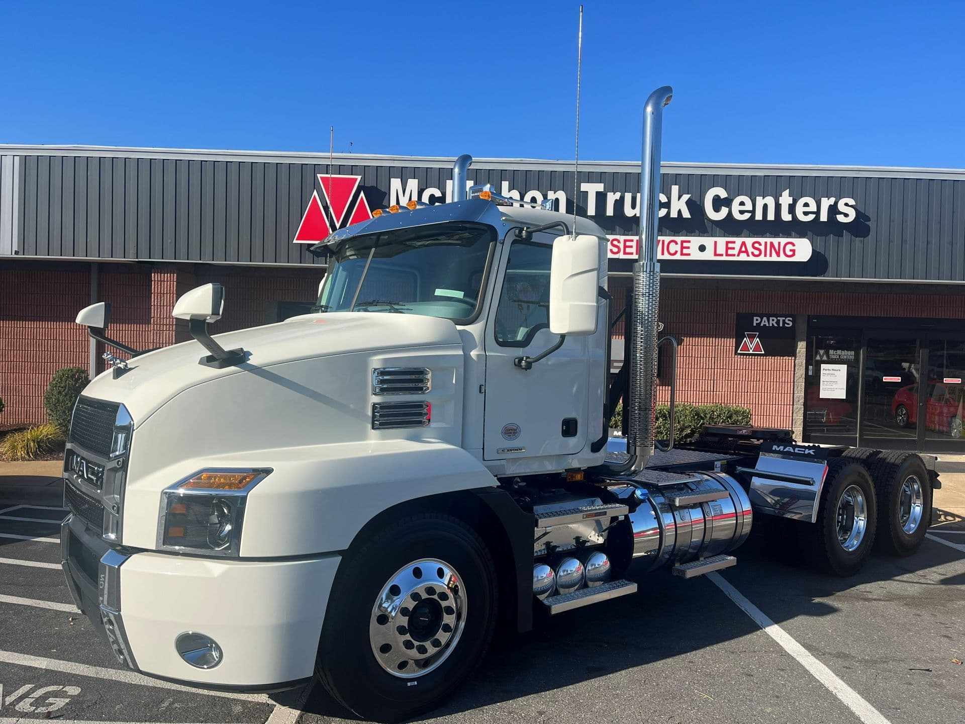 2026 Mack Anthem — photo 2