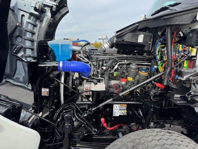 2025 Kenworth T880 — photo 16