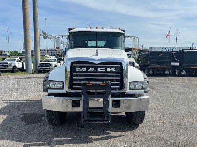 2020 Mack Granite — photo 2