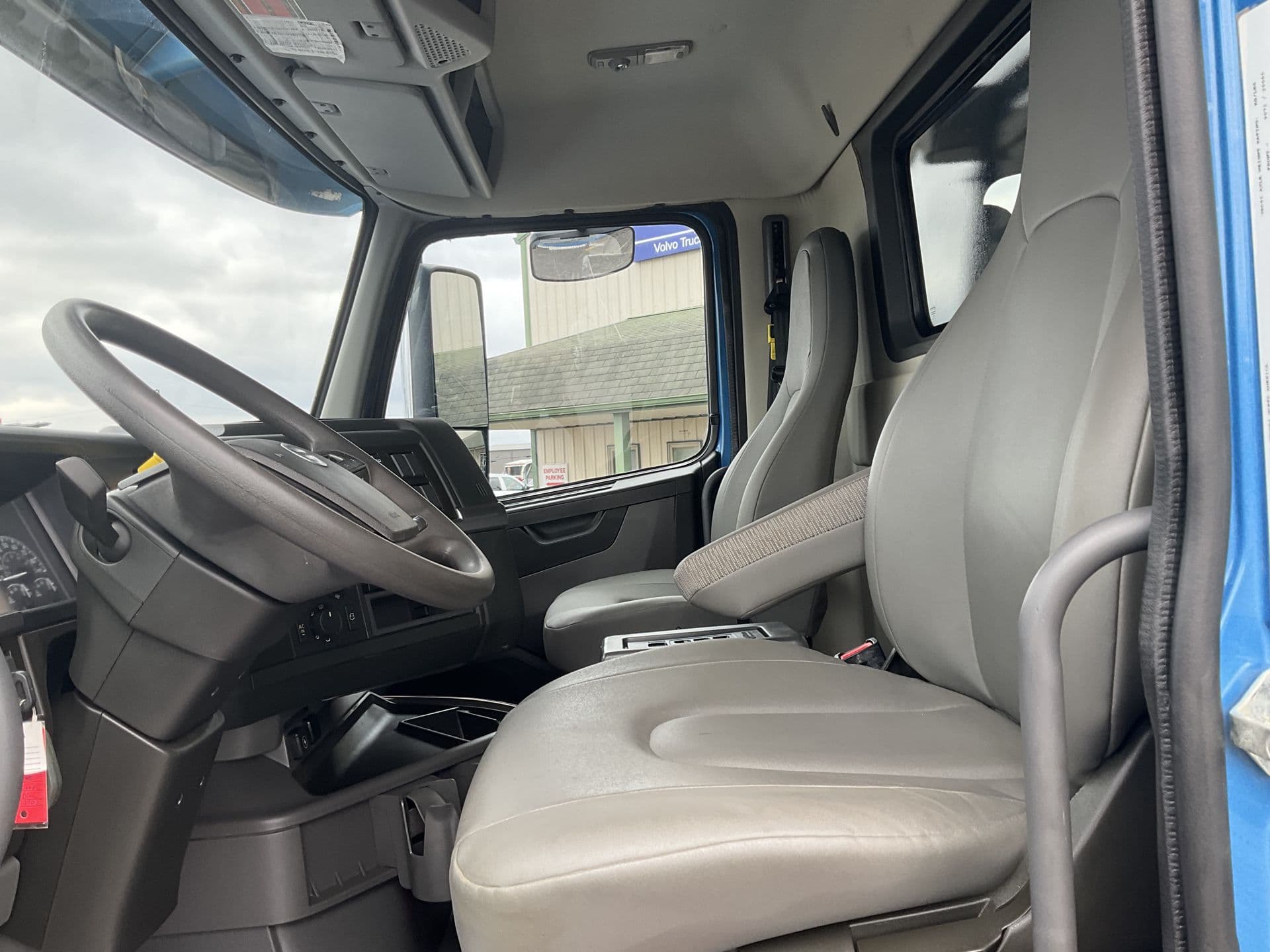 2024 Volvo VHD 300 — photo 13