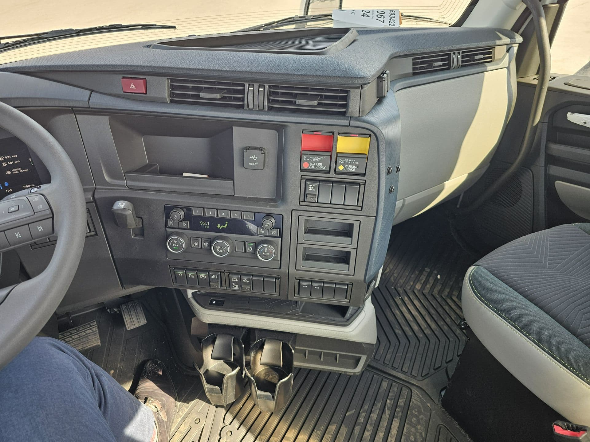 2025 Volvo VNL 300 — photo 12