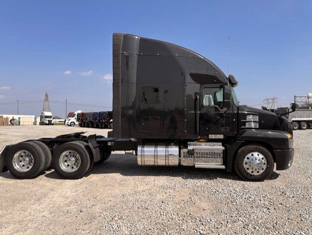 2019 Mack Anthem — photo 4