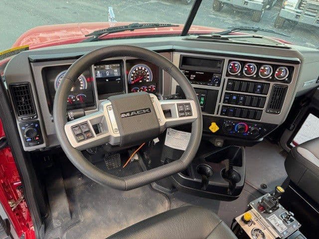 2026 Mack Granite — photo 14