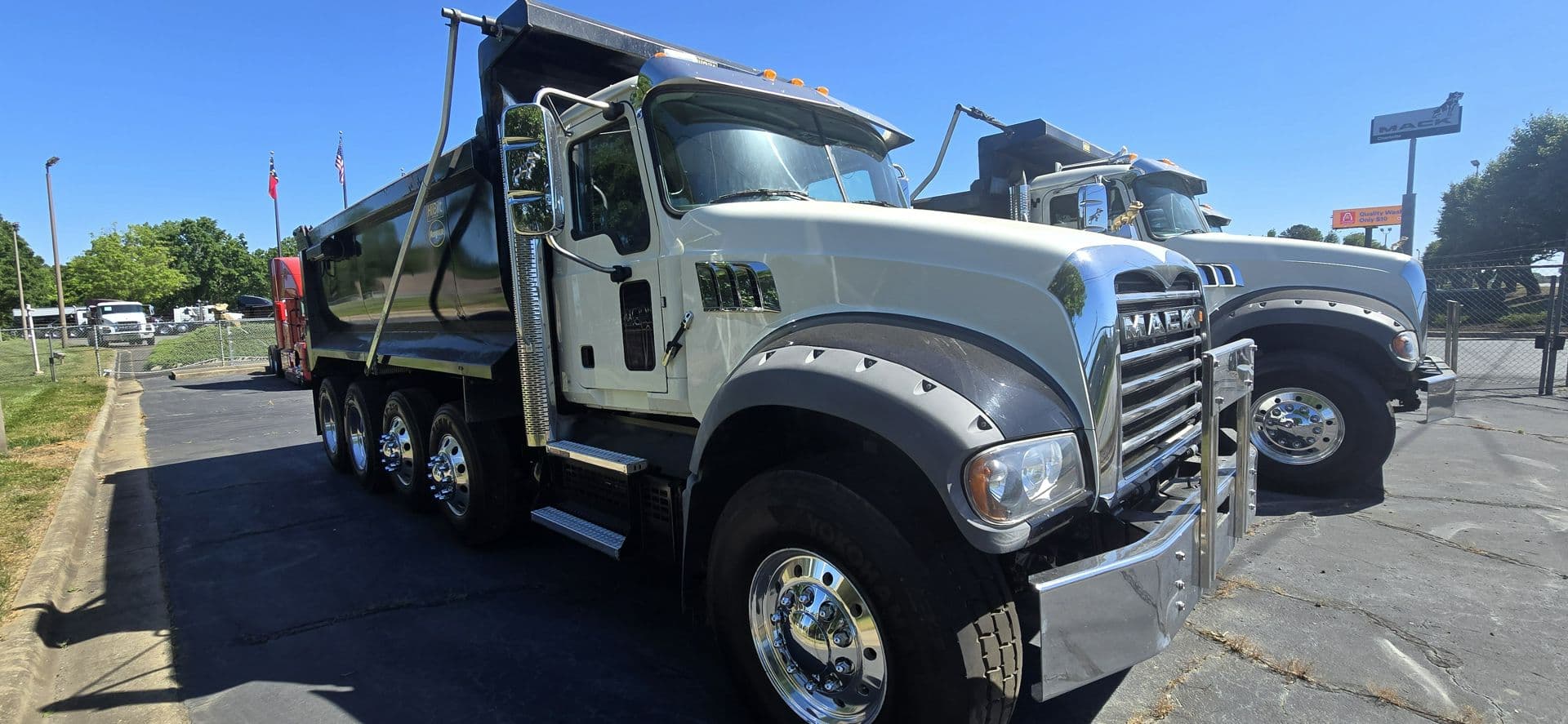 2024 Mack Granite — photo 2