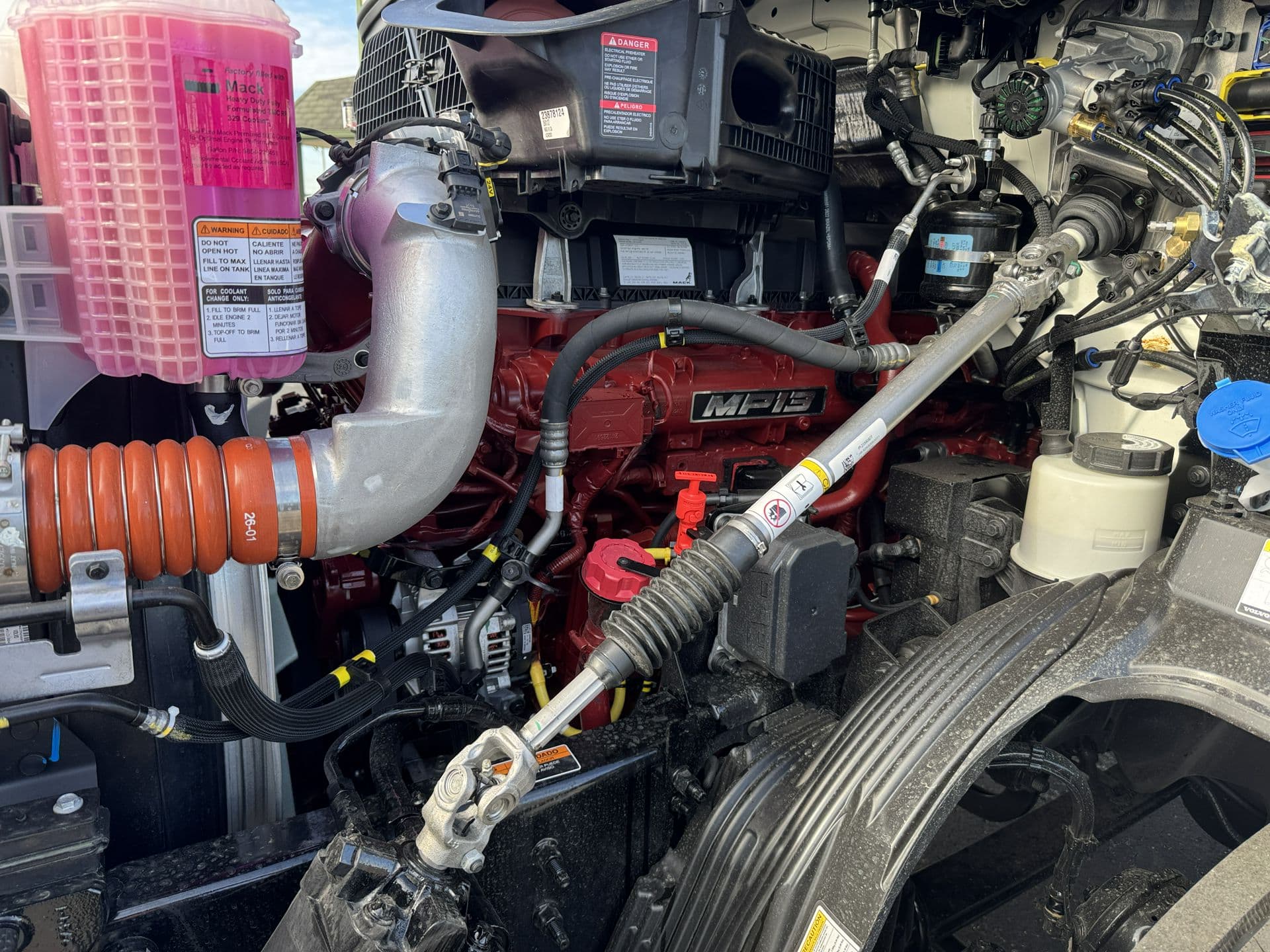 2027 Mack Anthem — photo 13