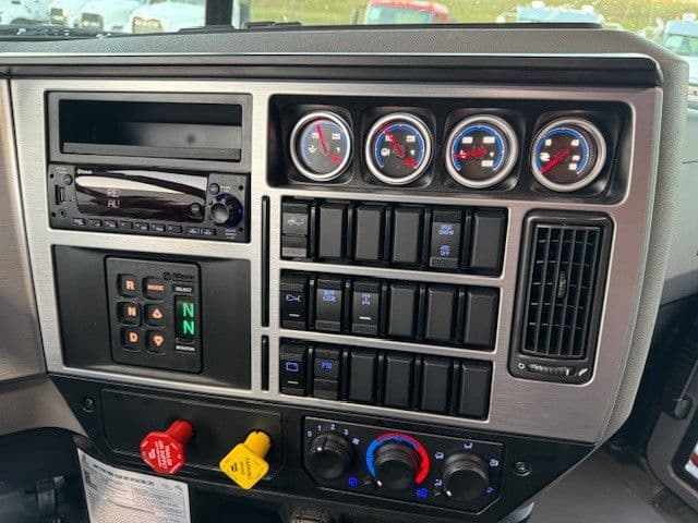 2026 Mack Granite — photo 5