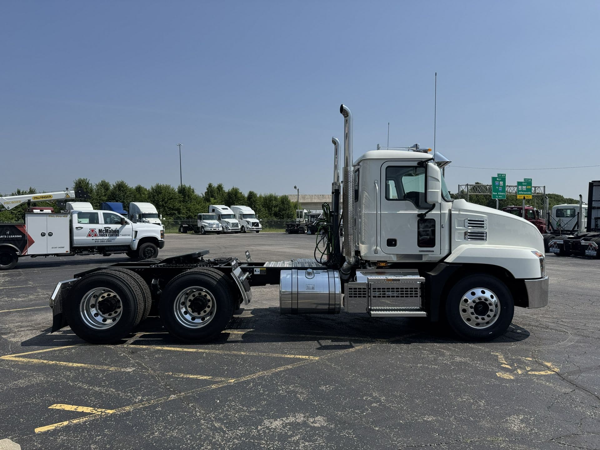 2026 Mack Anthem — photo 4