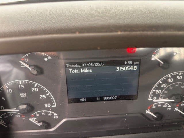 2018 Volvo VNR 640 — photo 13