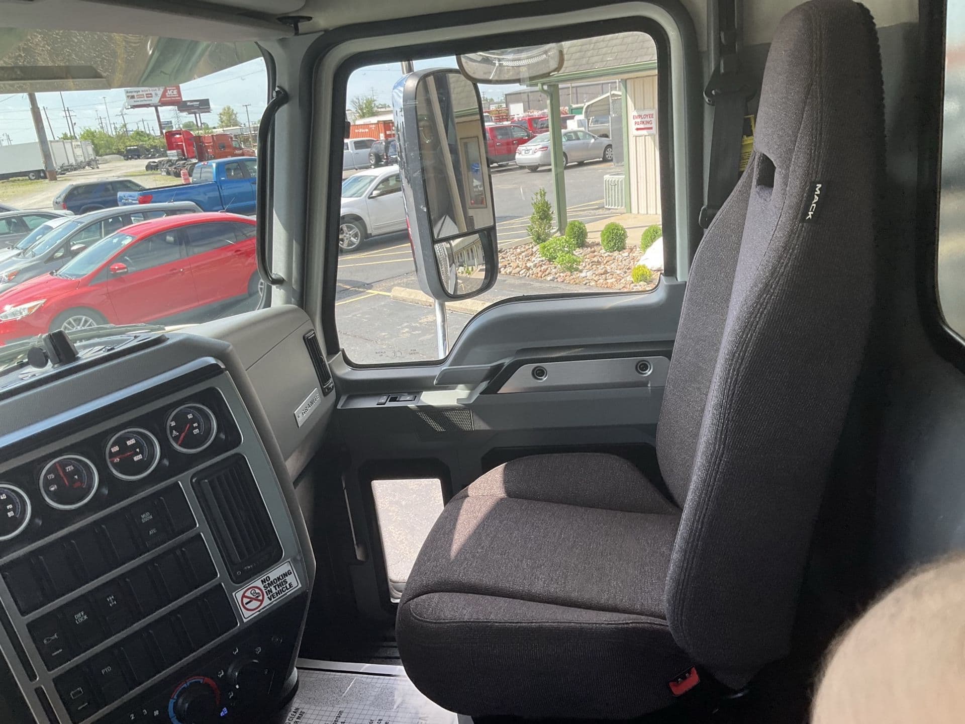 2020 Mack Granite — photo 16