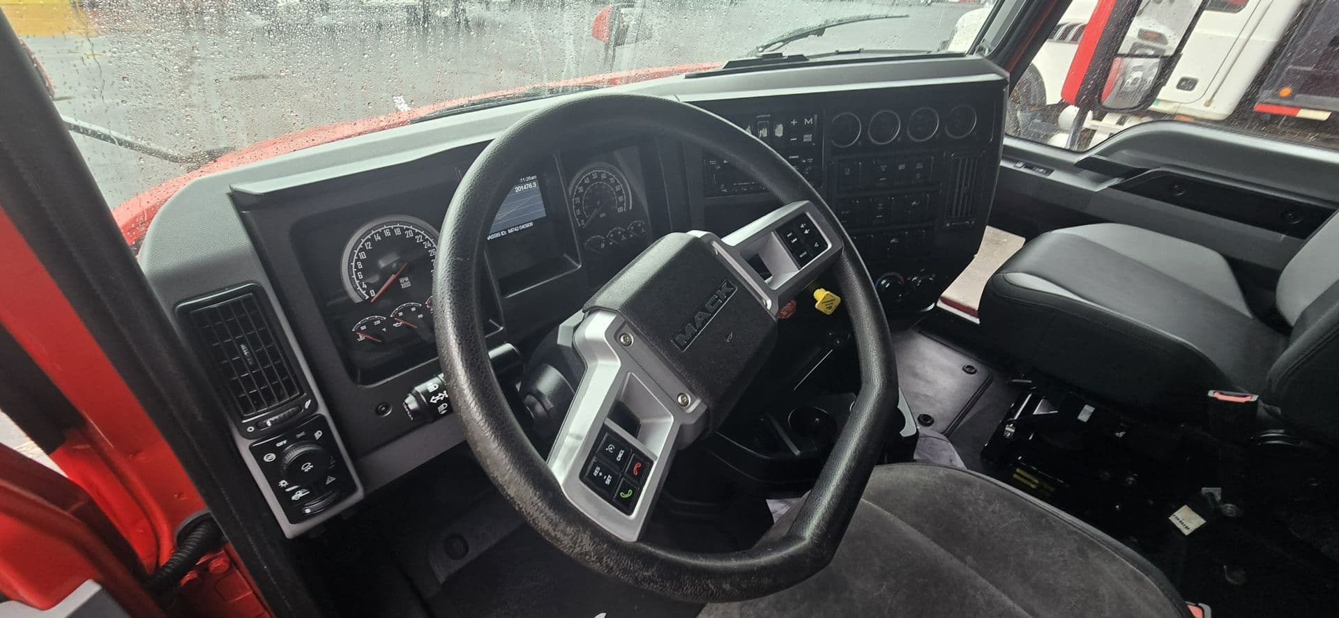 2023 Mack Anthem — photo 18