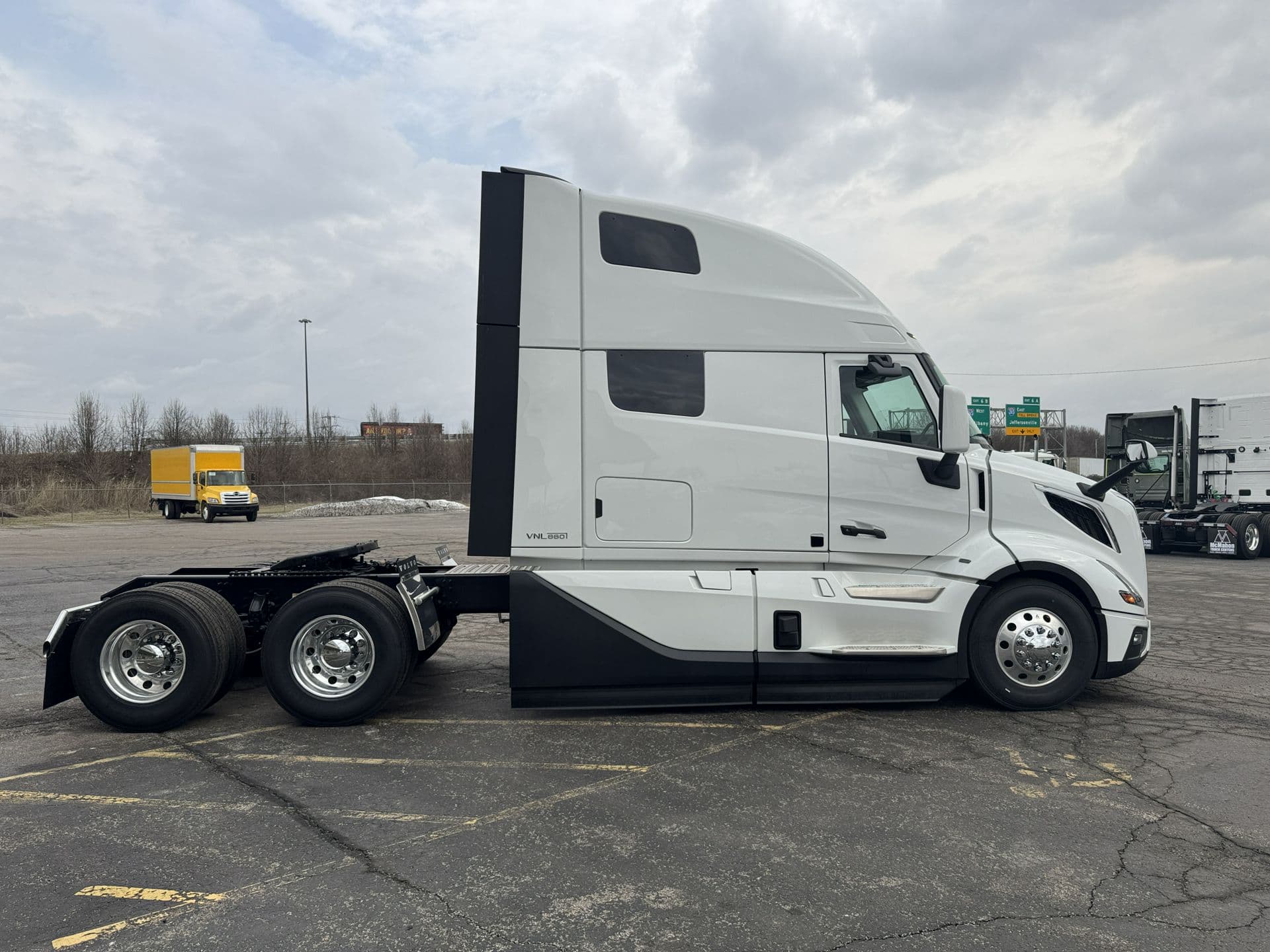 2027 Volvo VNL 860 — photo 4