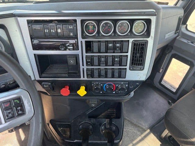 2020 Mack Anthem — photo 6