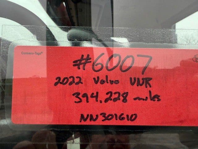 2022 Volvo VNR 640 — photo 18