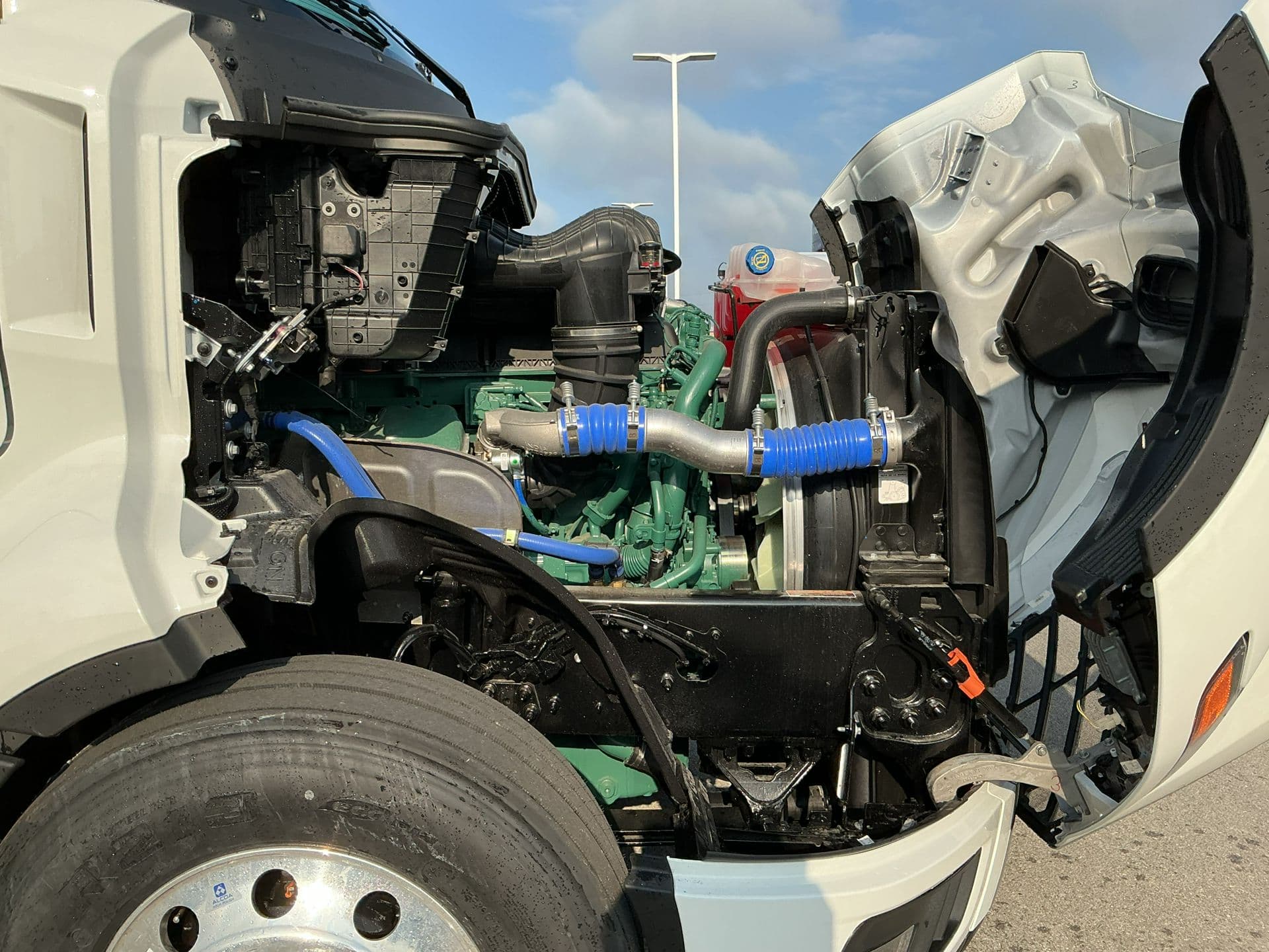 2026 Volvo VNL 860 — photo 9