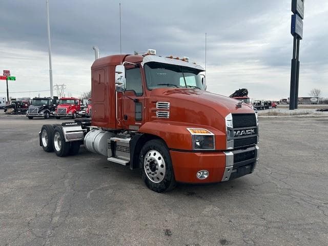 2026 Mack Anthem — photo 2