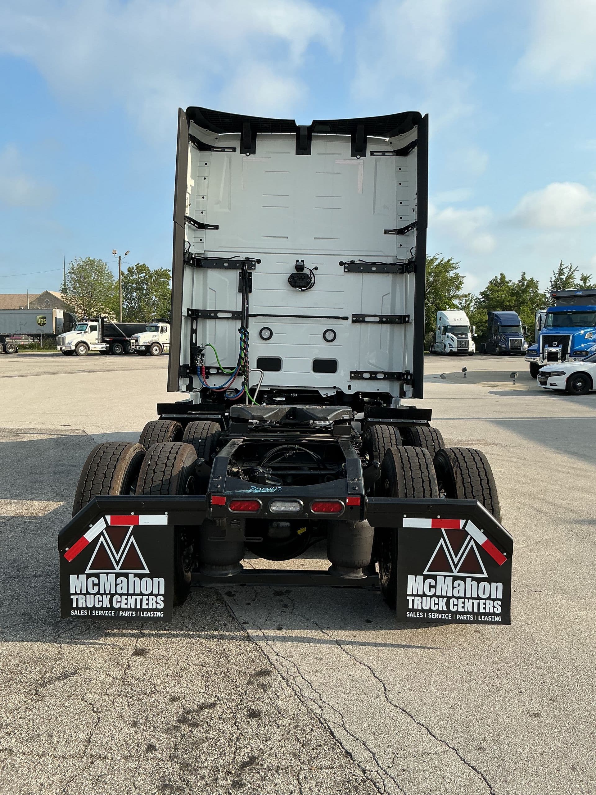 2026 Volvo VNL 860 — photo 6