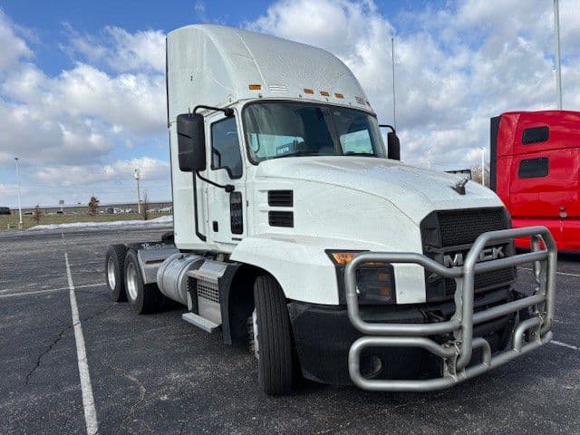 2022 Mack Anthem — photo 18