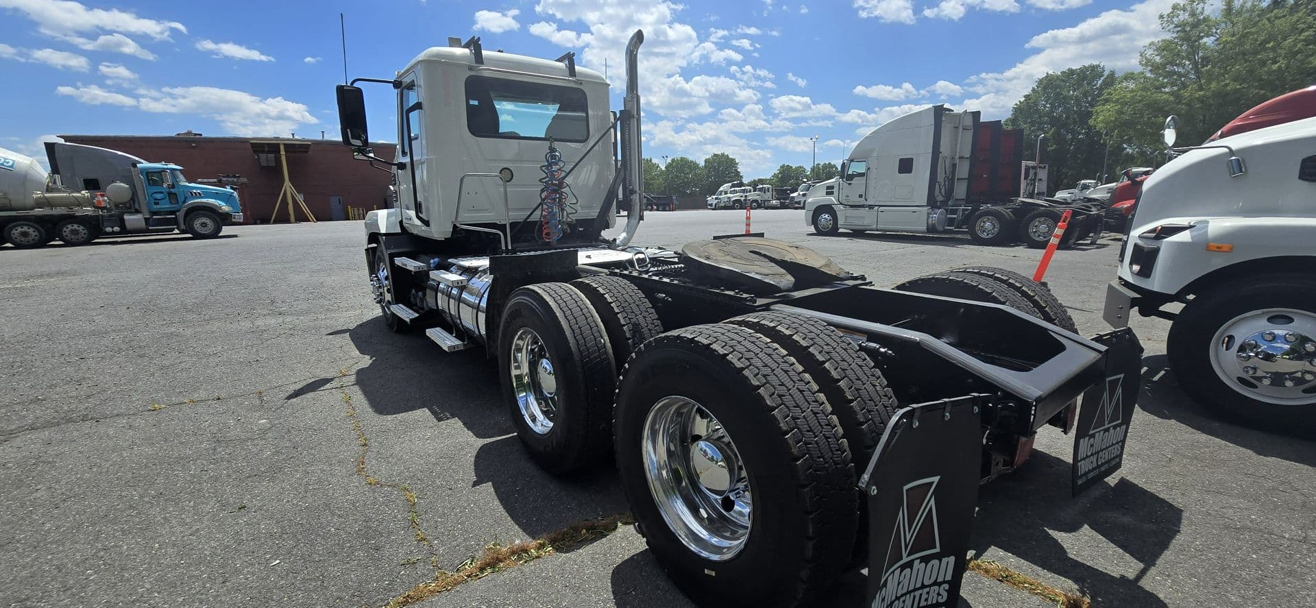 2020 Mack Anthem — photo 5