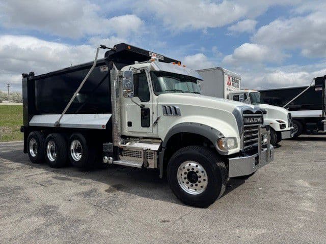 2020 Mack Granite — photo 3