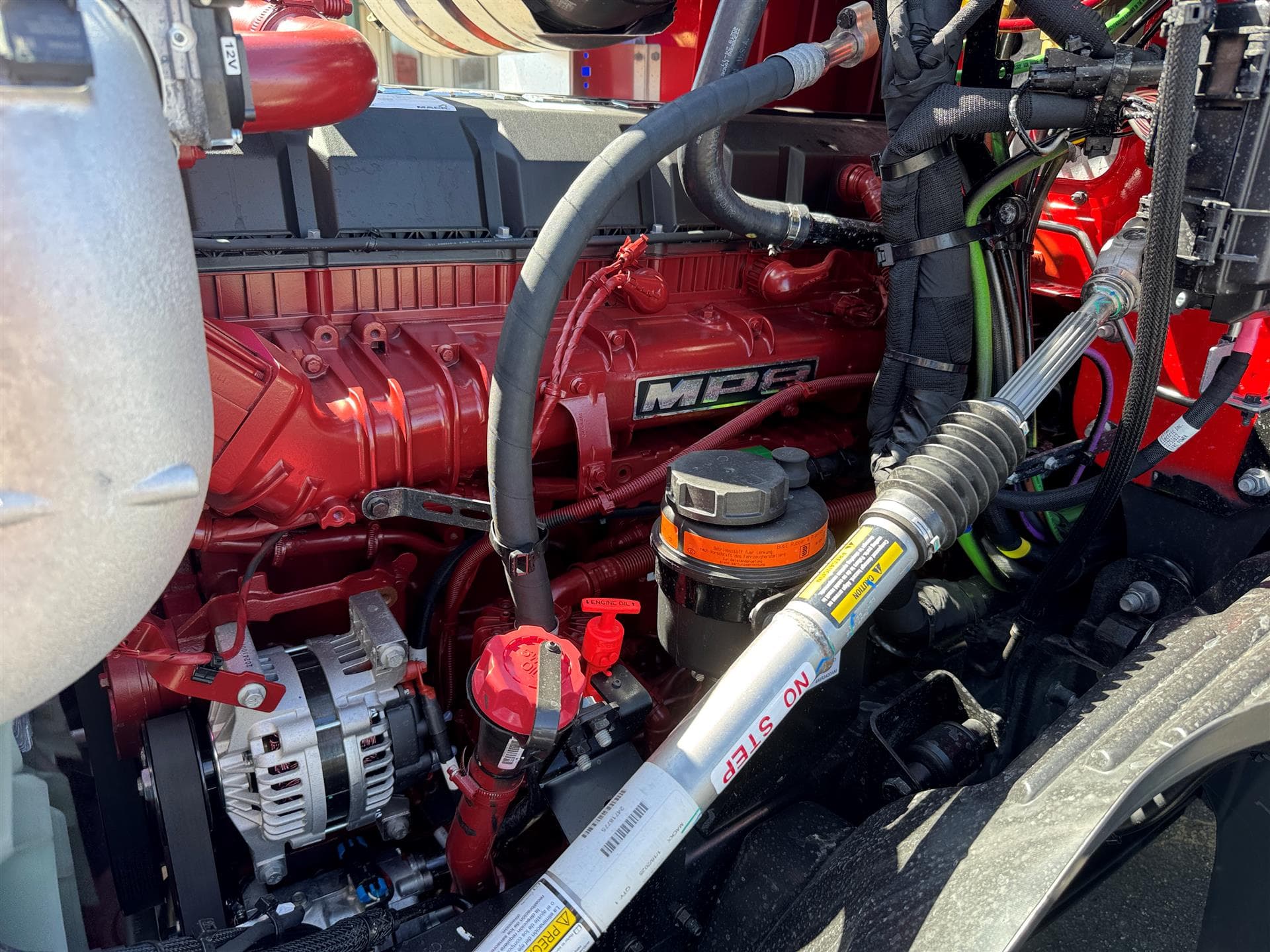 2026 Mack Anthem — photo 13