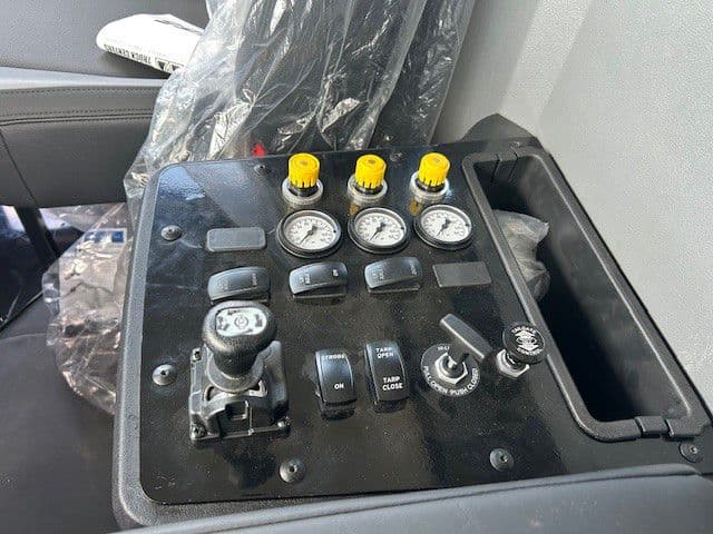 2026 Mack Granite — photo 9