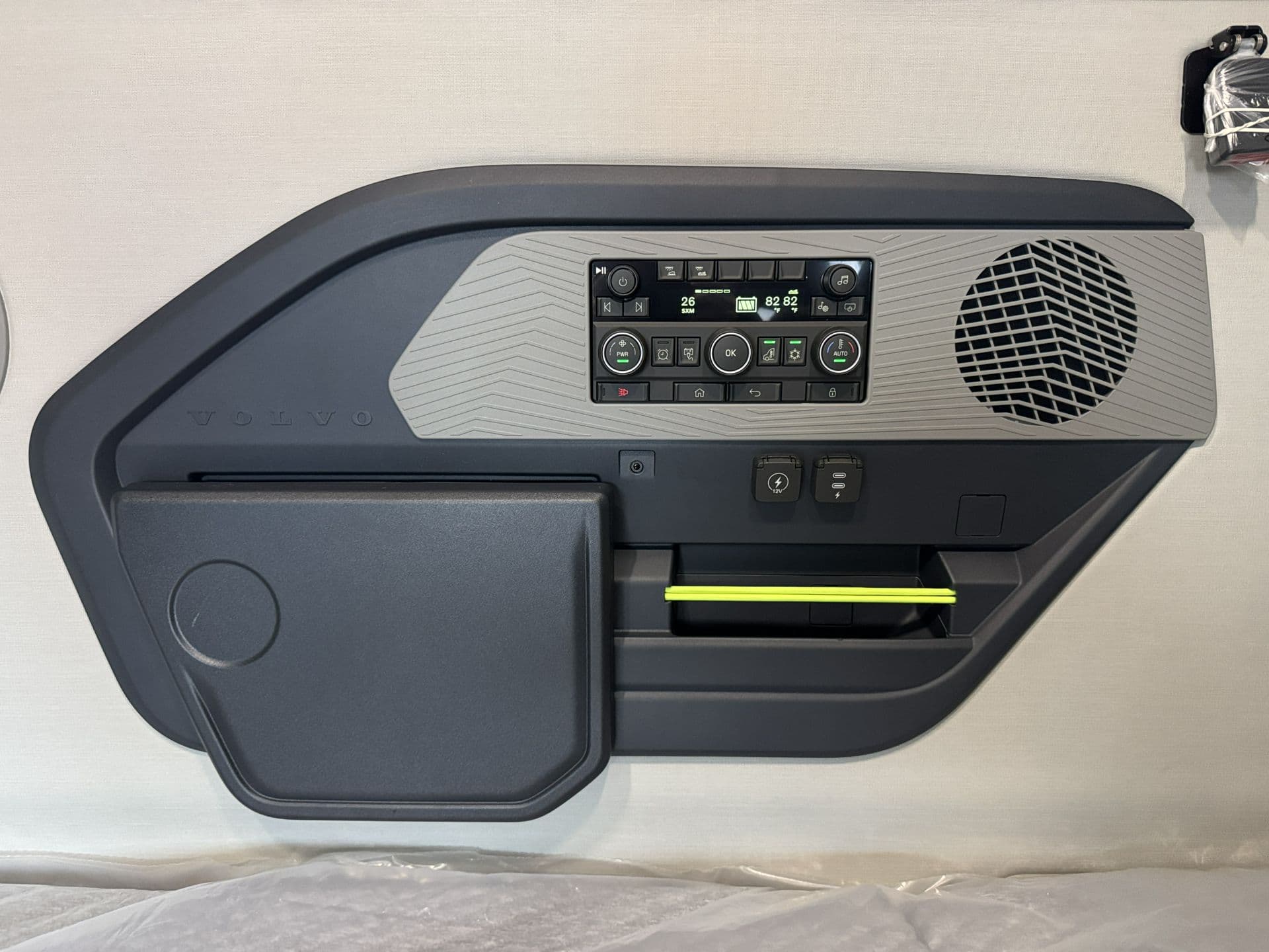 2027 Volvo VNL 860 — photo 12