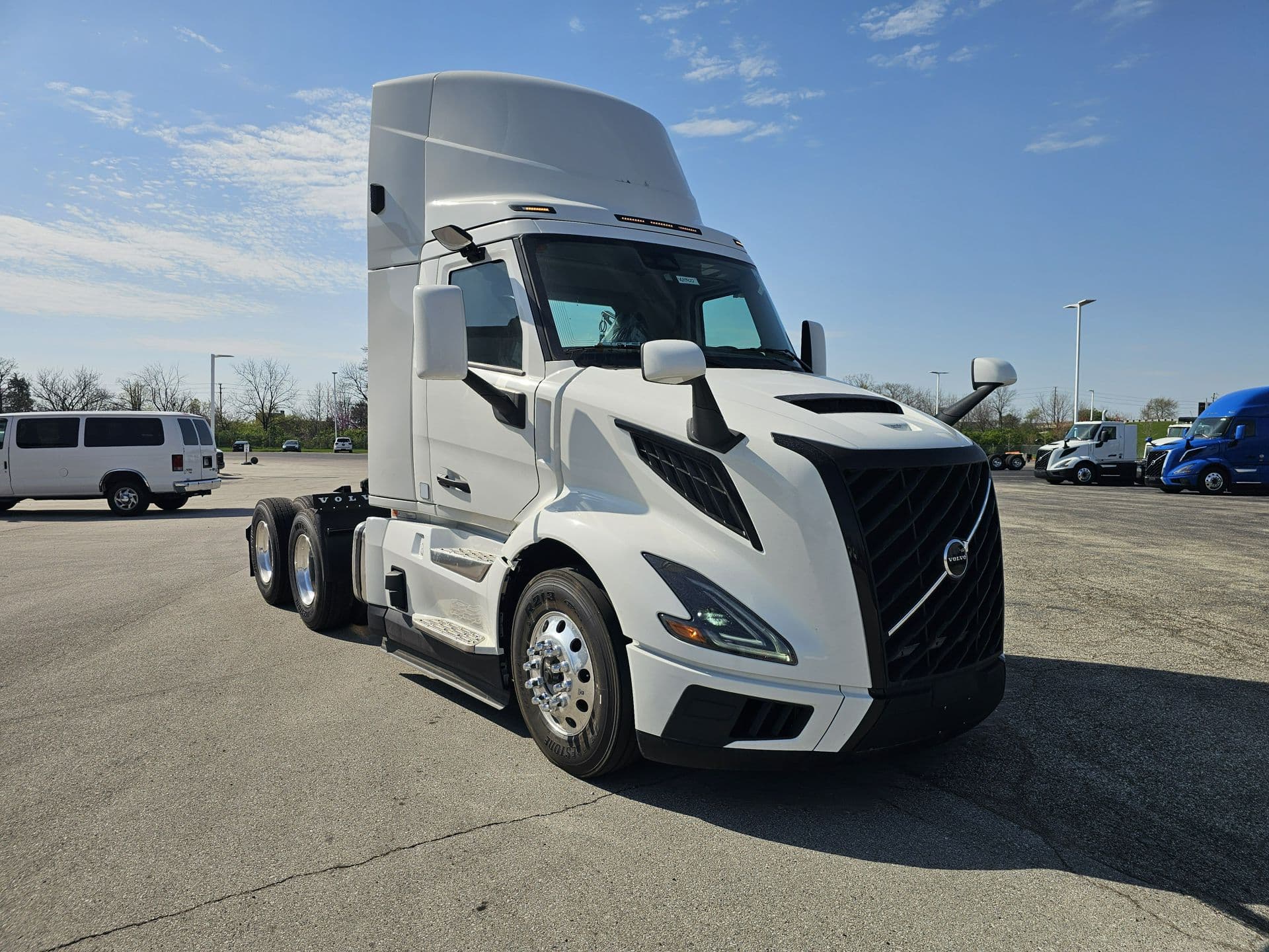 2025 Volvo VNL 300 — photo 3